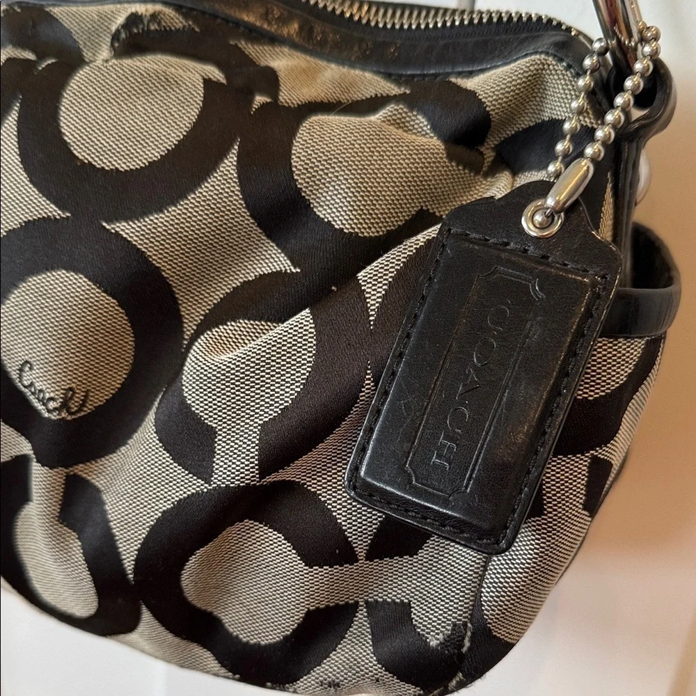 Coach elegant shoulder